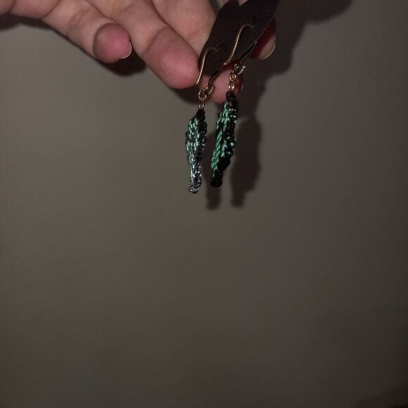 Beaded Paw Print Earrings – 💕 Gift for the pet moms – 18K gold plated hooks - Picture 5 of 5